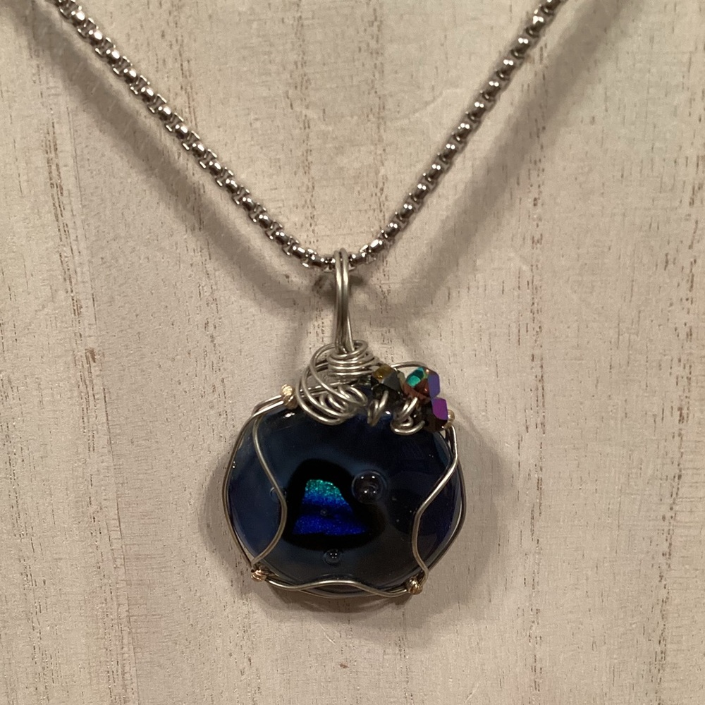 Midnight Blue Pendant Necklace - Picture 2 of 4